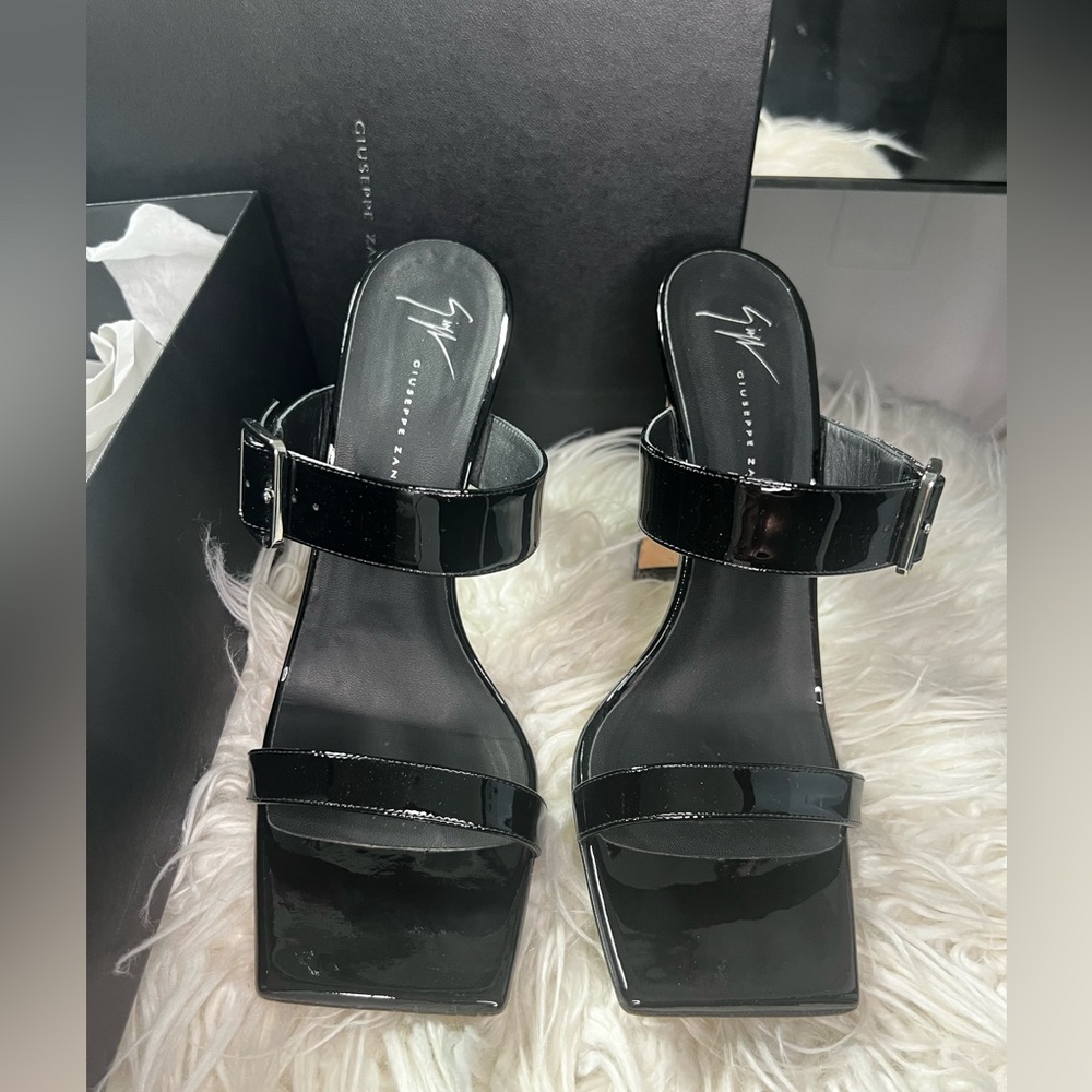 Giuseppe Zanotti
Musa buckled 105mm mules - Picture 2 of 8